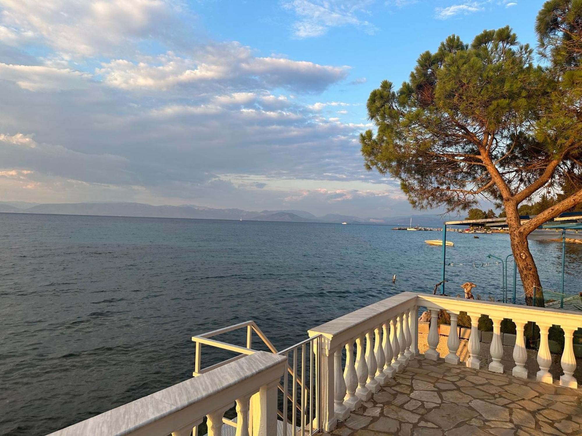 Blue Horizon Villa Mpoukaris Exterior photo